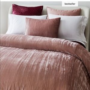 WEST ELM CRINKLE DUVET COVER AND SHAMS!!